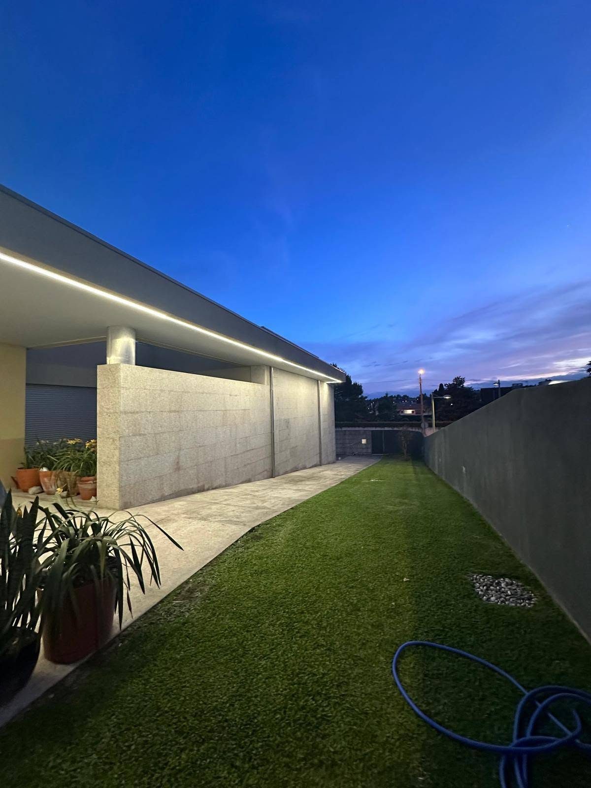 Fachada depois com iluminação
