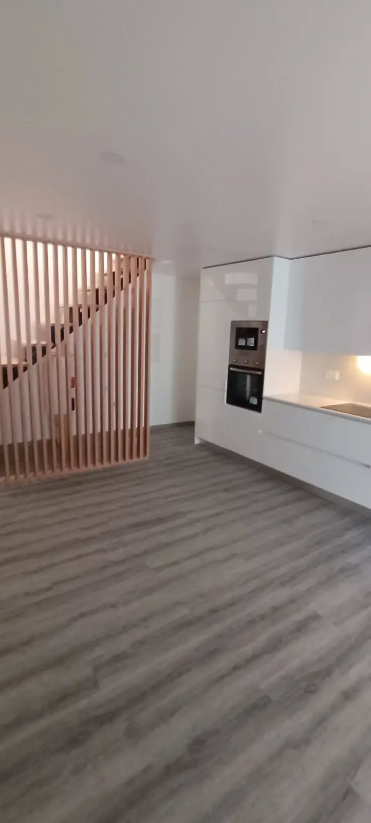 Parede com ripado decorativo